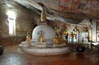 внутри одного из залов храма
